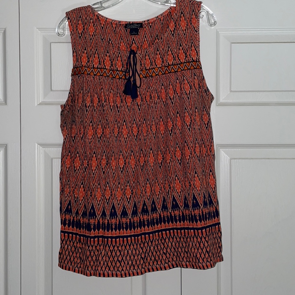 Sleeveless summer top.